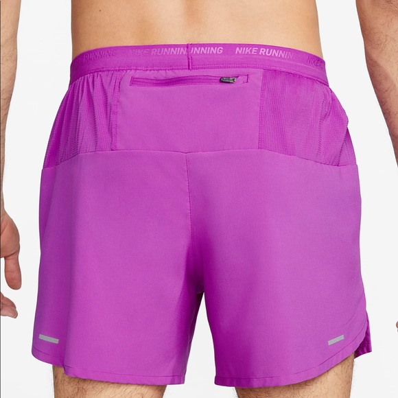 AUTHENTIC & SEALED NEW NWT! Nike Stride Mens 5” Purple Running shorts size Small - Picture 5 of 6